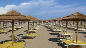 Una spiaggia nelle vicinanze