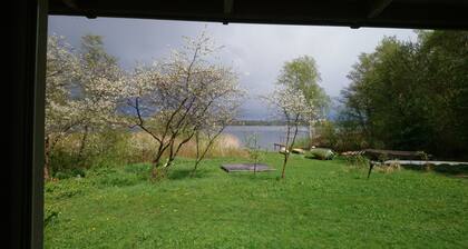 Family with beach location. Renovated, Boat, Wifi, electricity included. Fishing