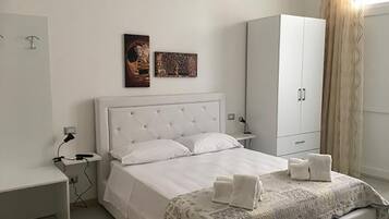 5 Schlafzimmer, BĂŒgeleisen/BĂŒgelbrett, WLAN, BettwĂ€sche