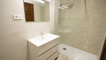 Baignoire, serviettes fournies