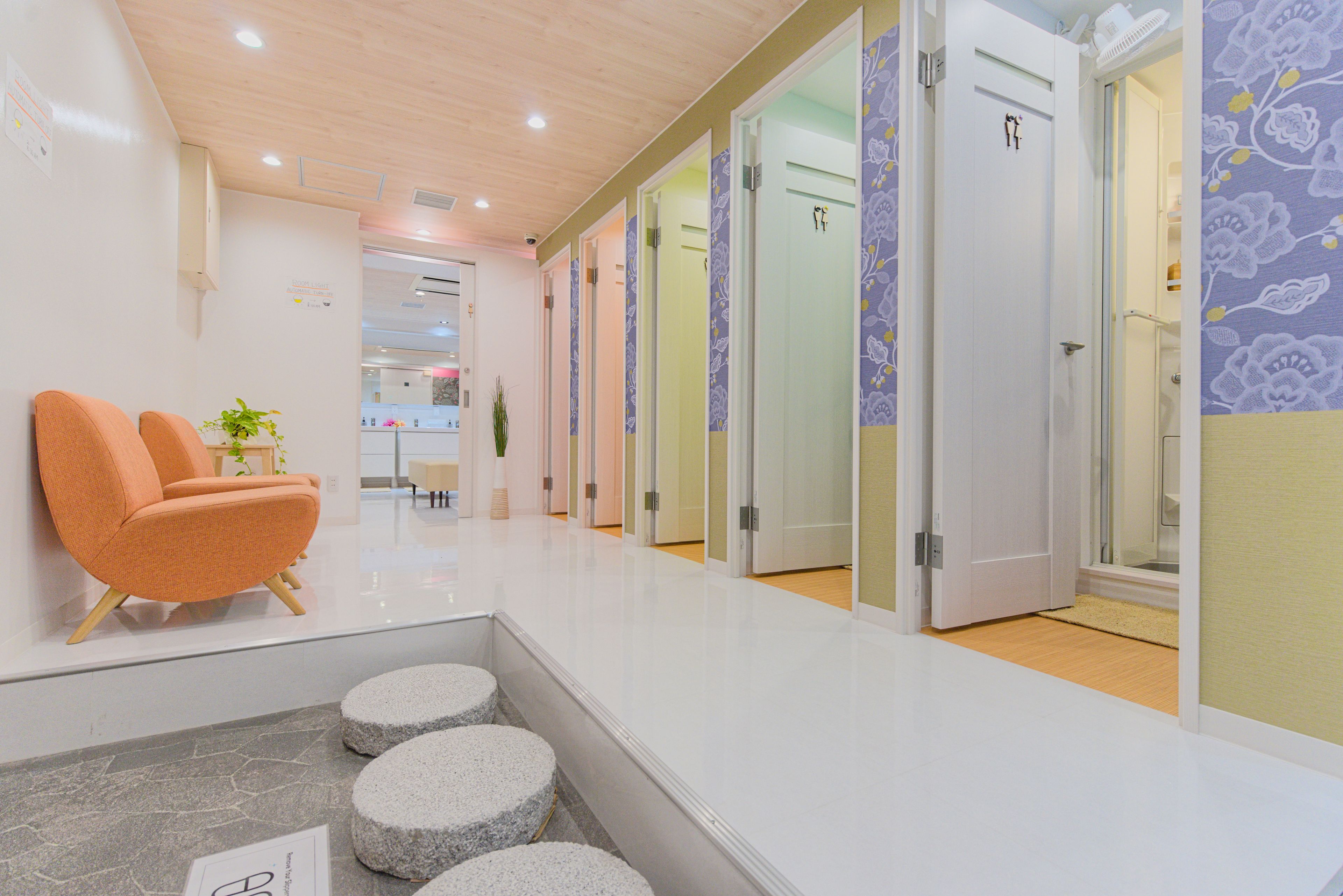 Buồng tắm vòi sen, đồ dùng nhà tắm miễn phí, máy sấy tóc 