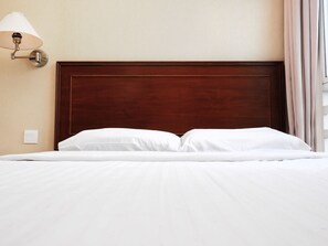 Quarto luxo | Cofres nos quartos, escrivaninha, ferros/tábuas de passar roupa