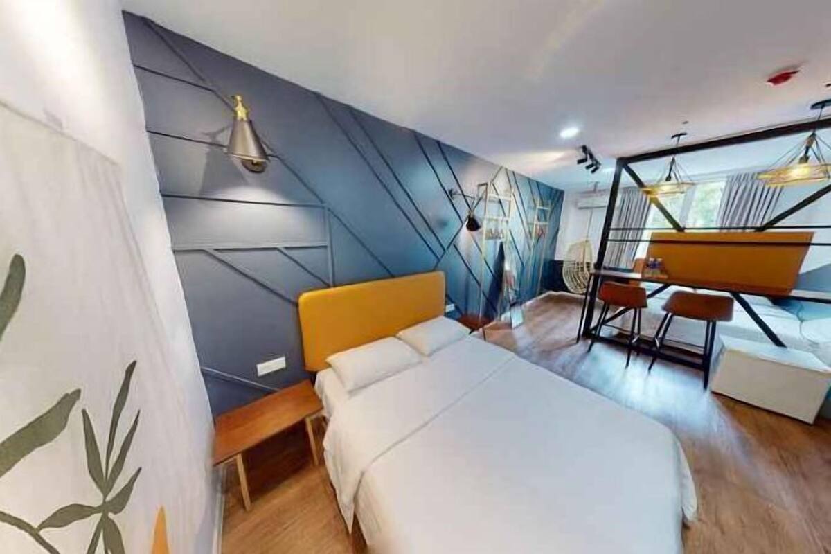 1 bedroom, in-room safe, desk, iron/ironing board