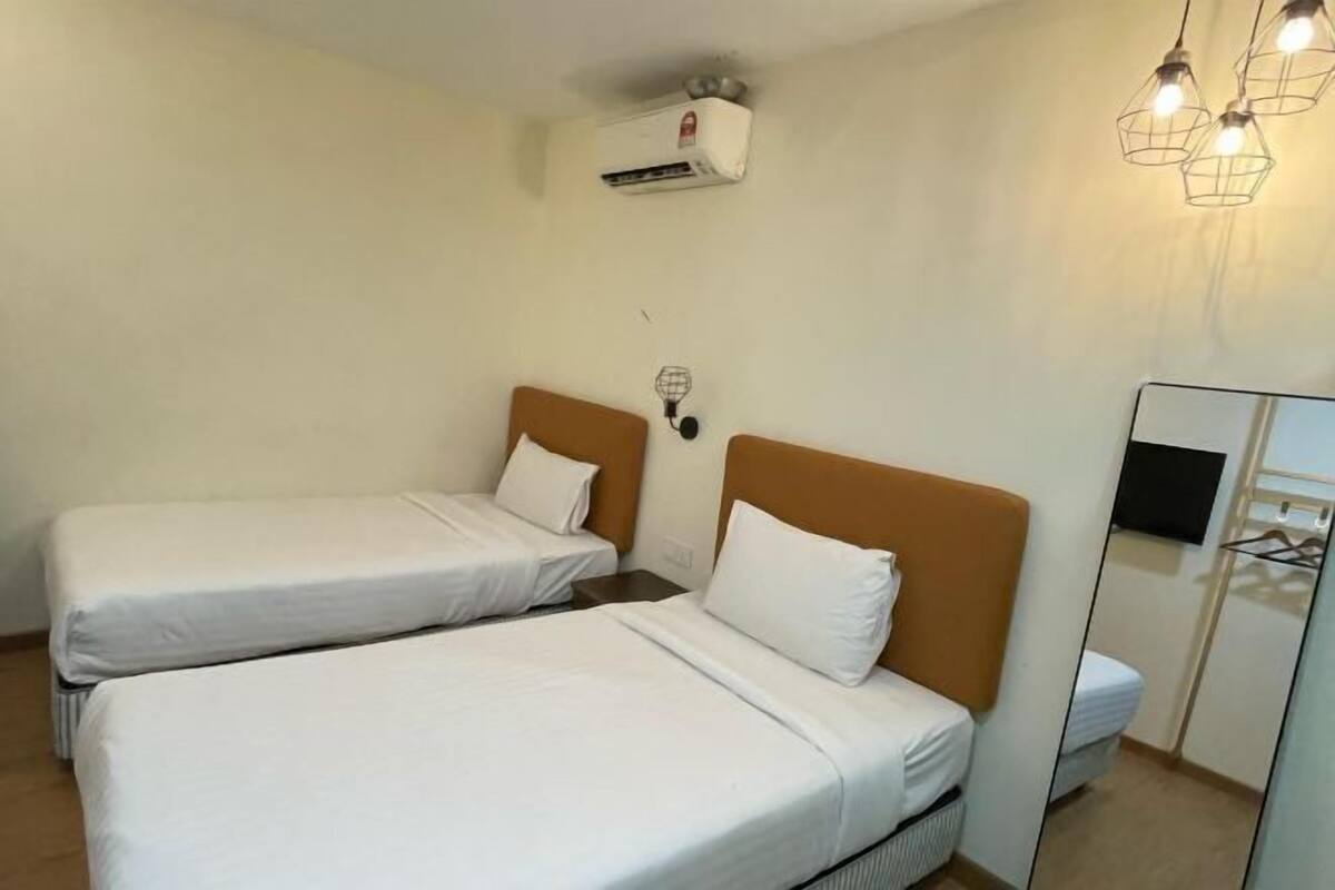 1 bedroom, in-room safe, desk, iron/ironing board