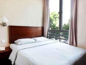 Deluxe Room | In-room safe, desk, iron/ironing board, free WiFi - Sun Inns Hotel Subang (Subang Jaya)