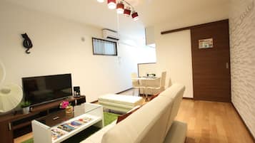 Standard Apartment, Non Smoking | Living room | Flat-screen TV, DVD player