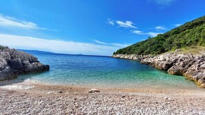 Sulla spiaggia, lettini da mare
