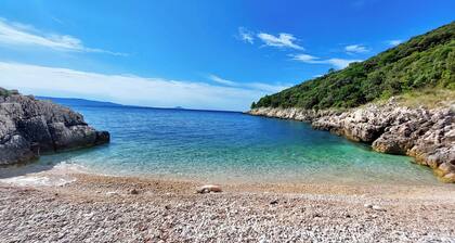APARTMENT WITH LARGE TERRACE AND MAGNIFICANT SEA VIEW, 300 m FROM THE BEACH +PS4