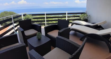 APPARTEMENT AVEC TERRASSE ET BELLE VUE SUR LA MER, à 300 m DE LA PLAGE + PS4