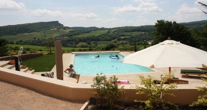 La Forge - Apartment private terrace, overlooking the pool and Roche de Solutré