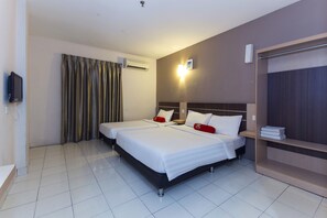 Chambre Triple Deluxe | Bureau, chambres insonorisées, fer et planche à repasser, Wi-Fi gratuit