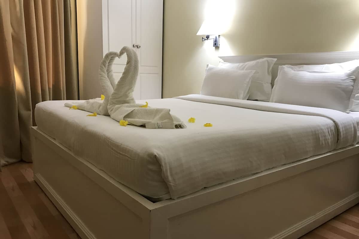 1 bedroom, egyptian cotton sheets, premium bedding