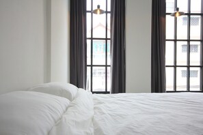 Private Room for 5 People | Free WiFi - L22 Hostel (Bangkok)