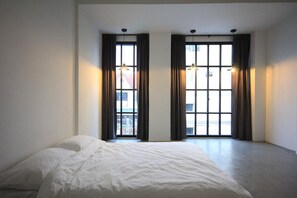Private Room for 5 People | Free WiFi - L22 Hostel (Bangkok)