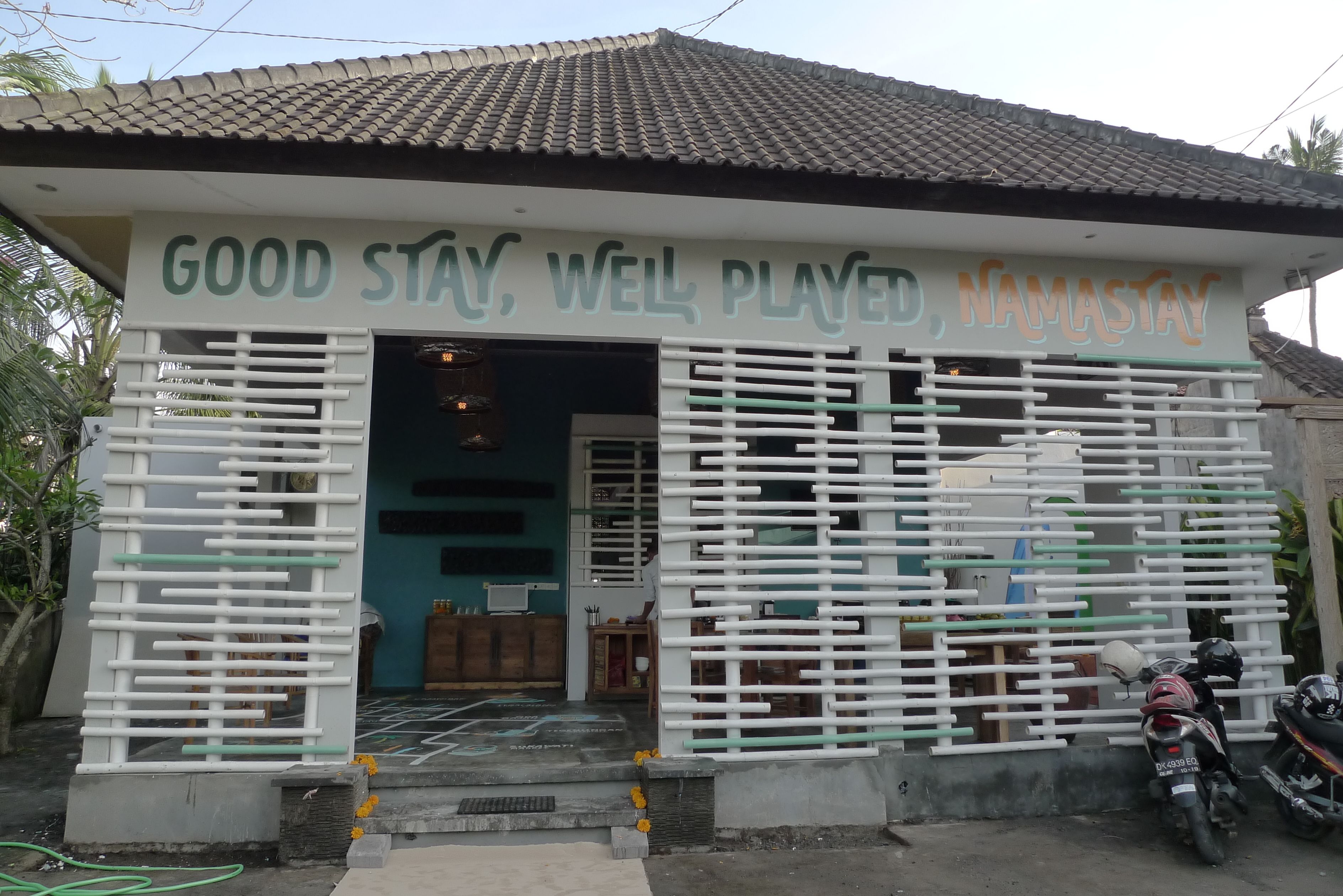 Vista frontal de la propiedad