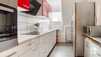 Fridge, microwave, oven, stovetop