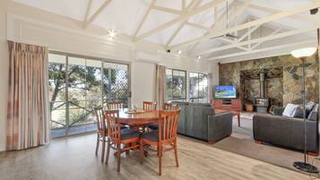 Two bedroom two bathroom cottage\-Bass | Living area | Flat-screen TV, DVD player, books