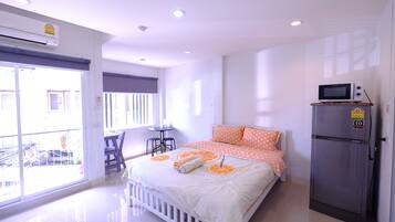 Blackout curtains, free WiFi