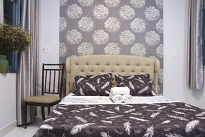 Leilighet – standard, 1 soverom, ikke-røyk | Skrivebord, strykejern/-brett, wi-fi (inkludert) og sengetøy