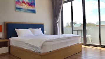 Standard Double Room, 1 King Bed, Non Smoking | Premium bedding, minibar, in-room safe, individually decorated