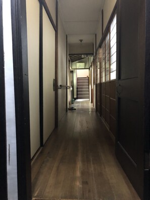 Hallway - Higashiyama Hotel (Kyoto)