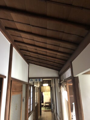 Hallway - Higashiyama Hotel (Kyoto)