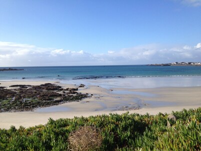 La villa del artista a un minuto de la playa.