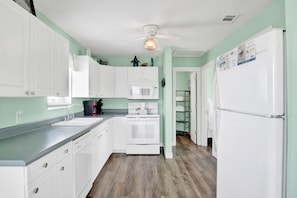 Microwave, oven, dishwasher, coffee/tea maker - Gulf Views | Pet Friendly | Steps to Beach Access (Gulf Shores)
