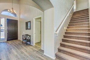 Interior - Scarlet Mountain Hideaway. Private HEATED pool fee,hot tub and putting green (Phoenix)