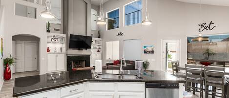 المنشأة من الداخل