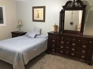 2 makuuhuonetta, silitysrauta/-lauta, Wi-Fi, vuodevaatteet