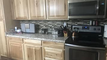 KĂŒhlschrank, Mikrowelle, Ofen, Herdplatte