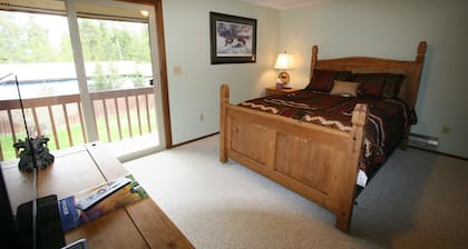 Big Sky Escape - West Yellowstone Townhome