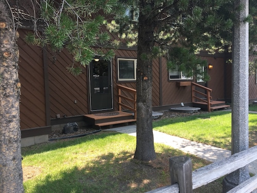 Big Sky Escape - West Yellowstone Townhome