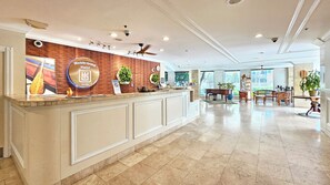 Lobby - 〰Waikiki〰Studio w/Spectacular Views & Balcony-WAIKIKI GRAND HOTEL® 712 (Honolulu)