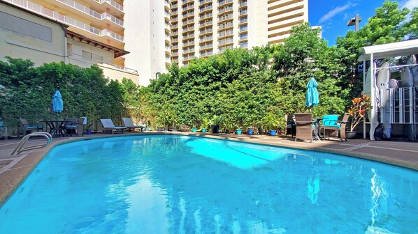 Pool - 〰Waikiki〰Studio w/Spectacular Views & Balcony-WAIKIKI GRAND HOTEL® 712 (Honolulu)