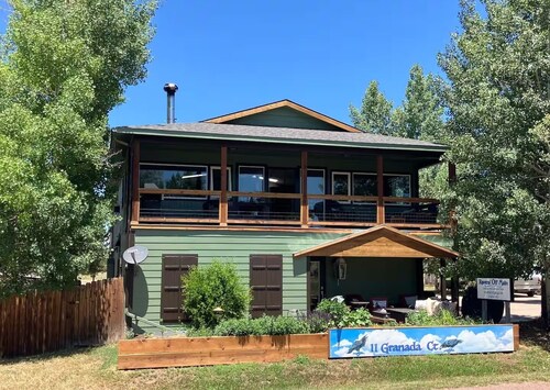 Ravens Fun Bunkhouse with Fire Pit/Grill & Patio