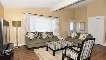 TV, fireplace, stereo