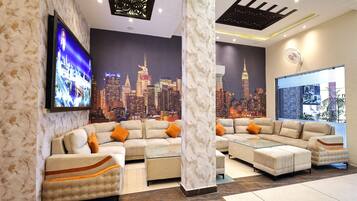 32-inch LCD TV with cable channels, TV