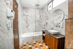 Regadera, regadera tipo lluvia, amenidades de baño gratuitas, pantuflas 