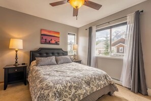 2 chambres, fer et planche à repasser, Wi-Fi gratuit, draps fournis