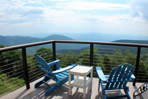 Breathtaking views! Beautifully decorated. 