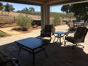 Outdoor dining - Vacation in the vineyard  (Paso Robles)