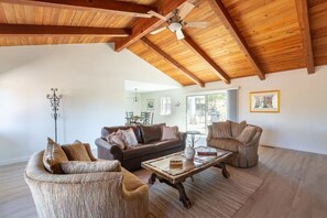 Smart TV - Vacation in the vineyard  (Paso Robles)