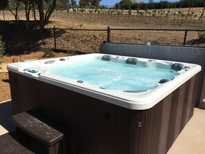 Outdoor spa tub - Vacation in the vineyard  (Paso Robles)
