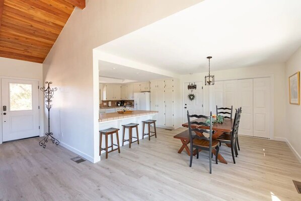 Dining - Vacation in the vineyard  (Paso Robles)