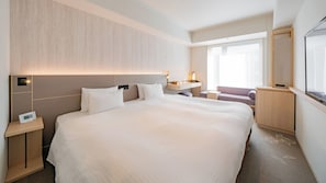 Habitación doble, 1 cama de matrimonio grande | Caja fuerte, cortinas opacas, sistema de insonorización y wifi gratis