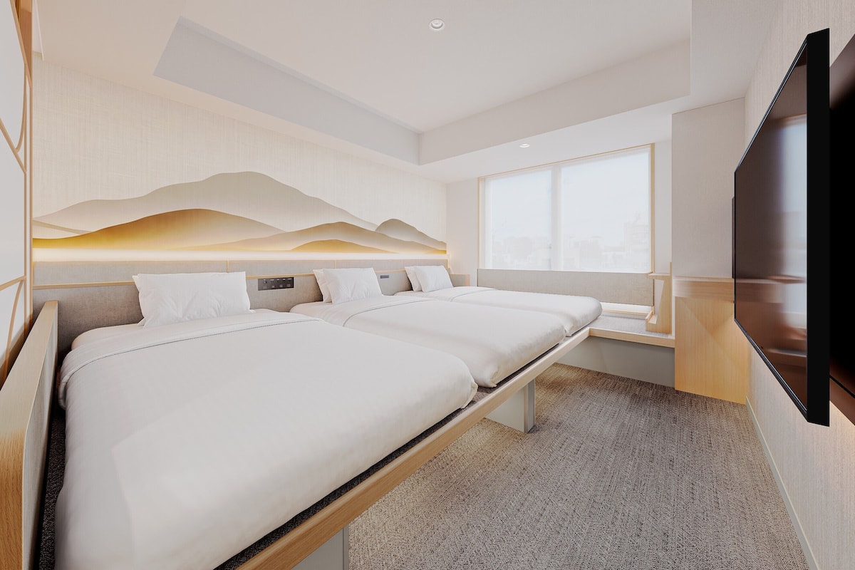 Family Triple Room | In-room safe, blackout drapes, soundproofing, WiFi (free)