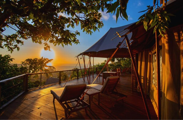 Luxury Canvas Bungalow | Terrace/patio