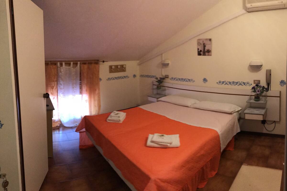In-room safe, free WiFi